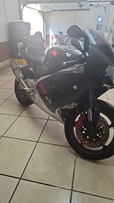 Aprilia rsv 1000