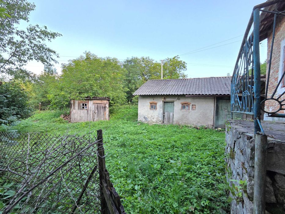 Дачний будинок с. Гологірки. Потребує незначного ремонту.