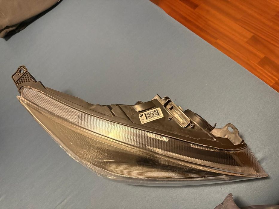 Farol Principal Ford Focus lado esquerdo ORIGINAL VARROC !