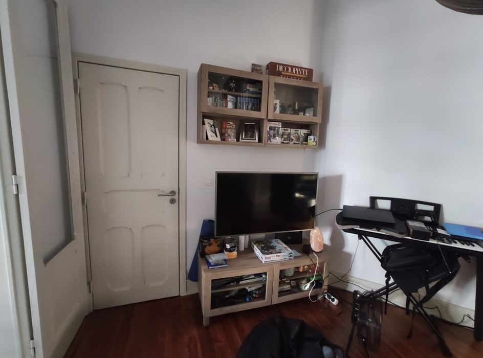 Móvel TV IKEA Besta com suporte de TV e estante suspensa Castanho