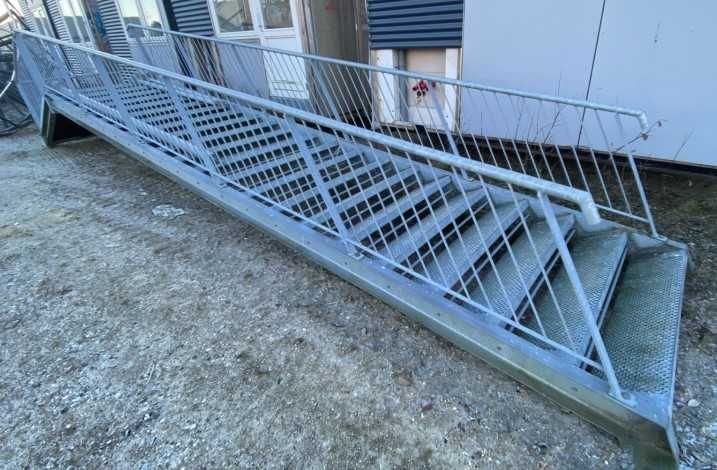 Sprzedam schody zewnętrzne  proste
