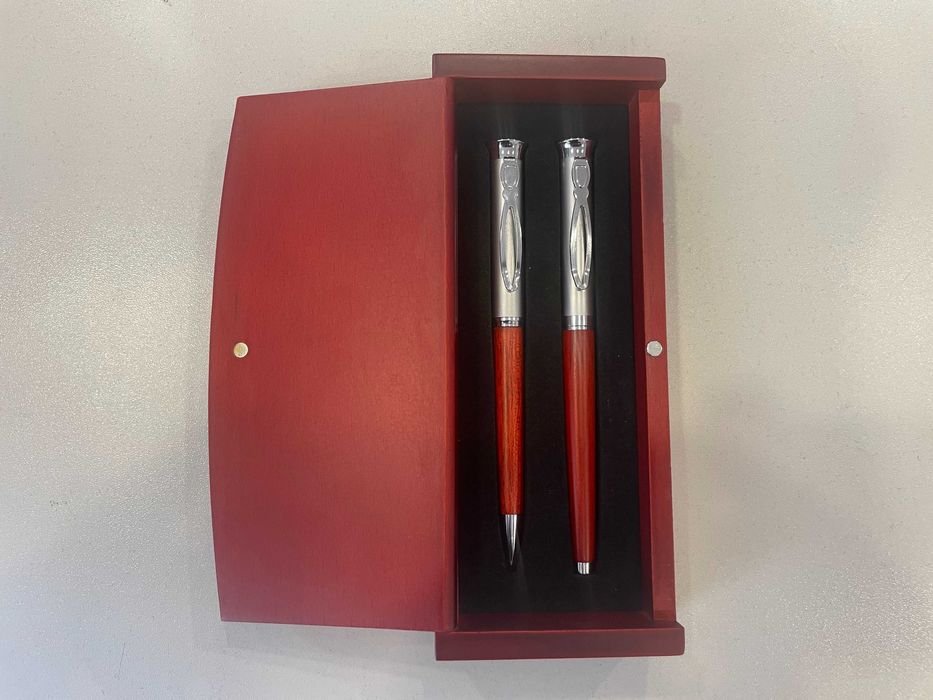 Zestaw Pióro wieczne i długopis. Wysoka jakość. Nieużywane.