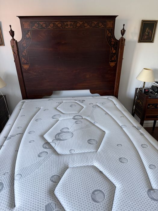 Cama de casal estilo Dona Maria + colchão