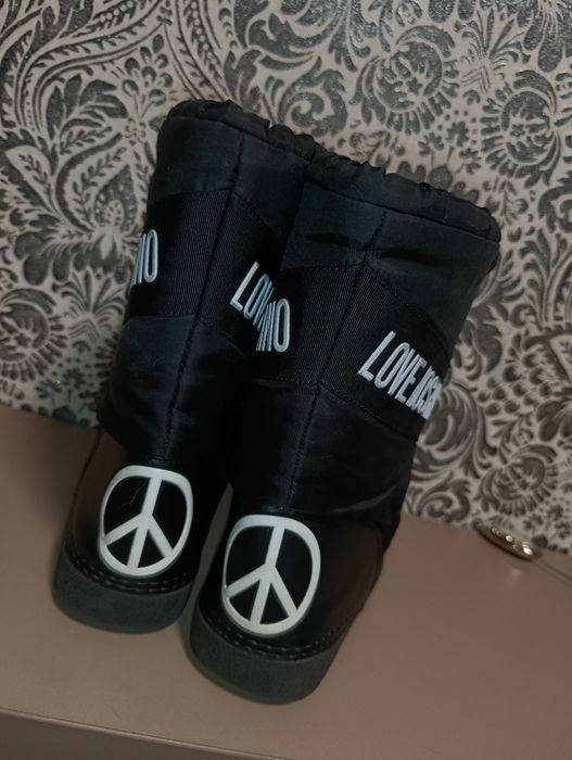 Сапоги Мунбути від Moschino Love