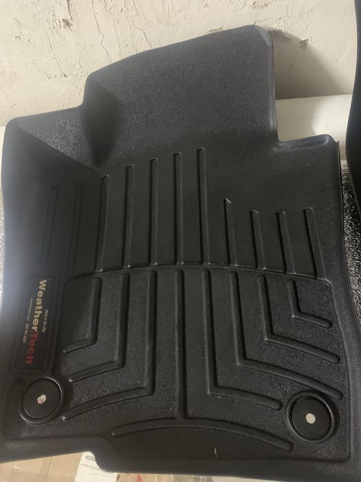 Продам комплект Орегінальних килимків   WeatherTech  Passat B7