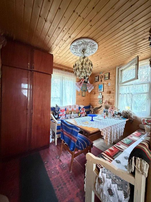 Продаж дачного будинку в лісі