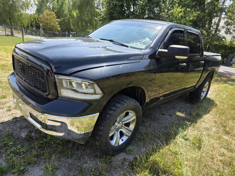 RAM 1500 Dodge Ram 1500 5,7 2017 BigHorn 4x4 po opłatach w kraju
