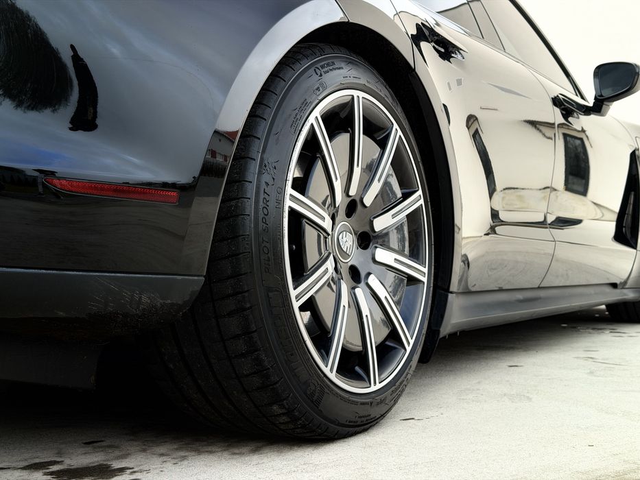 Porsche Taycan 4S ідеальний стан, максимальна комплектація.
