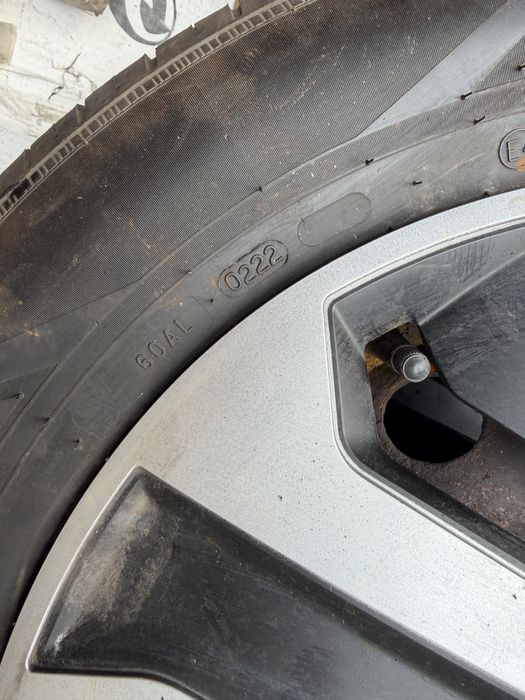 Ford Cmax  215/60/16