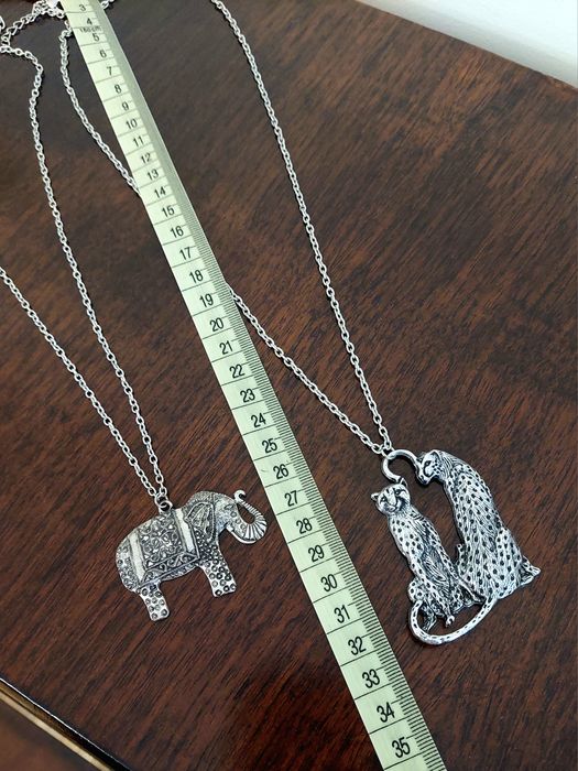 Dwa naszyjniki nieużywane