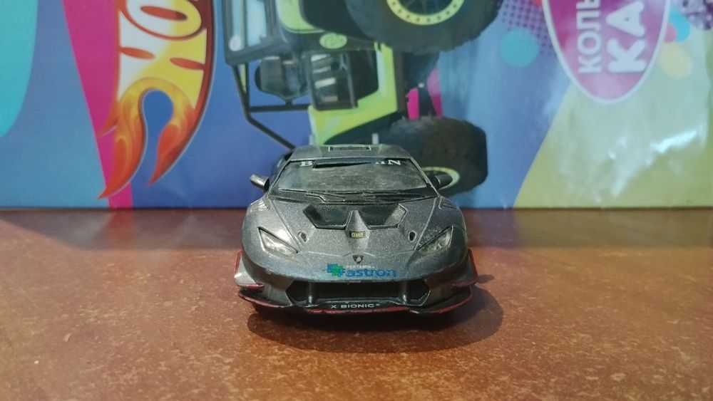 Лот оригінальних машинок Kinsmart та Hot Wheels (7 штук, продажа тільки разом)
