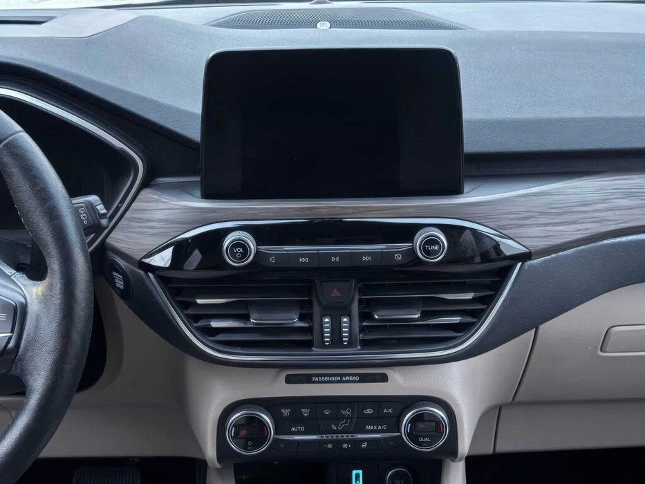 Ford Escape Hybrid Titanium      2020