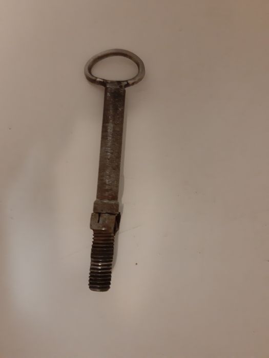 Продам Ключ Винтовой