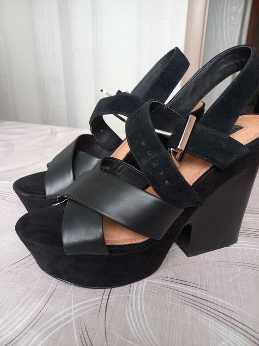 Продам летние женские  босоножки  TOP SHOP,38 р. Замша+кожа