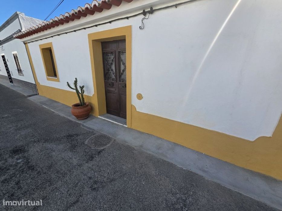 Moradia T2+1, em lote de 525 m2 a 6 km da praia da Amieira