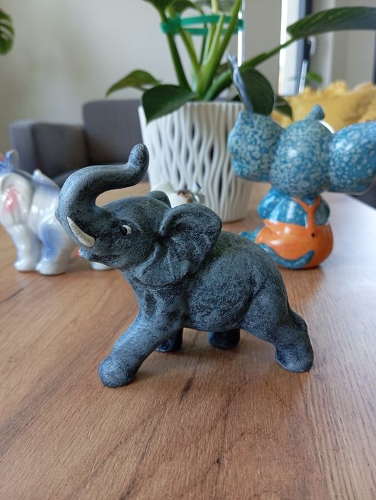 Zestaw ceramicznych figurek vintage słonie