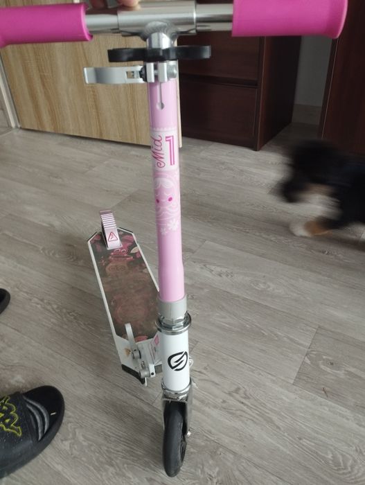 Hulajnoga dziewczęca używana,metalowa . Używana 1 sezon.