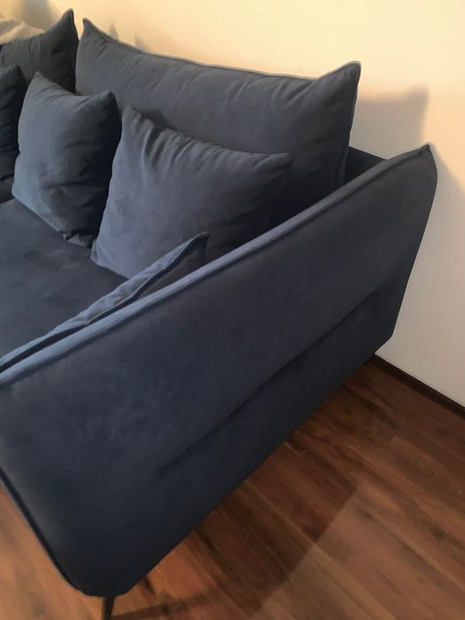 Sofa z poduchami granat