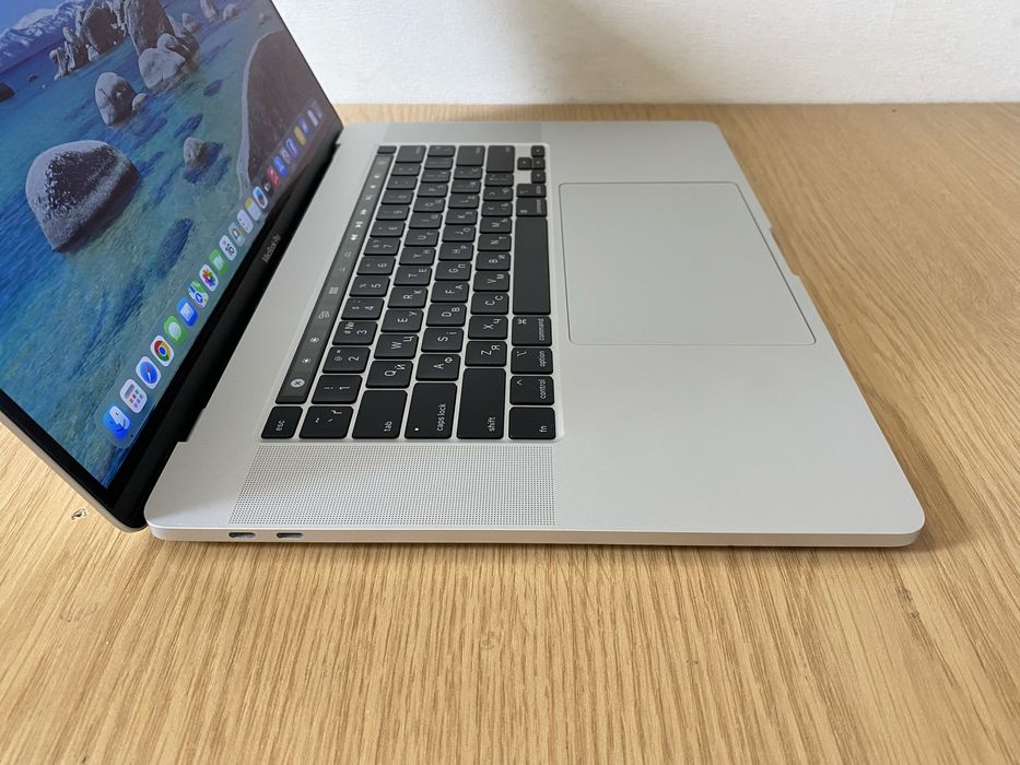 Apple MacBook Pro 16 (2019)i7/16/512 Гб radeon Pro 5300 4Gb Ідеал