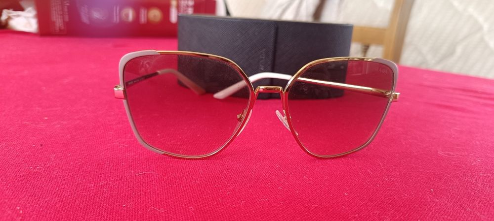 Óculos Prada modelo  PR 60 XS