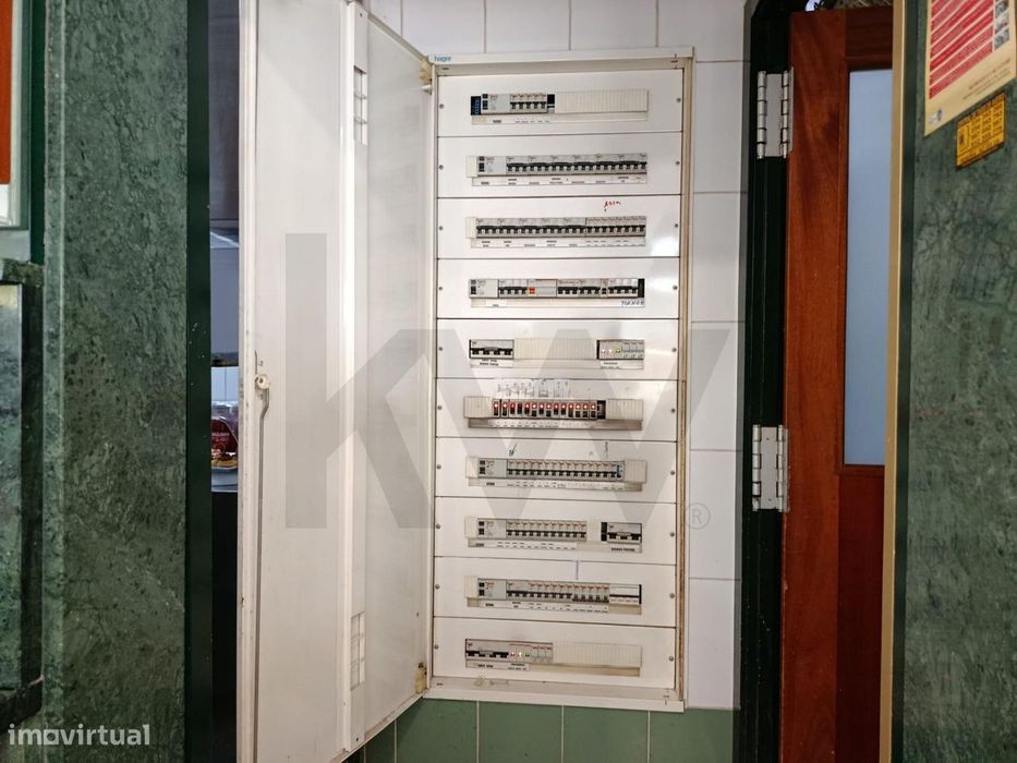 Pastelaria e Padaria com fabrico próprio, para trespasse, em Esgueira,