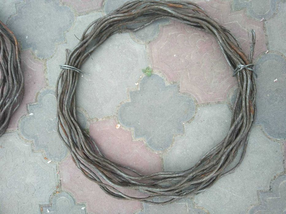Стальний трос . .