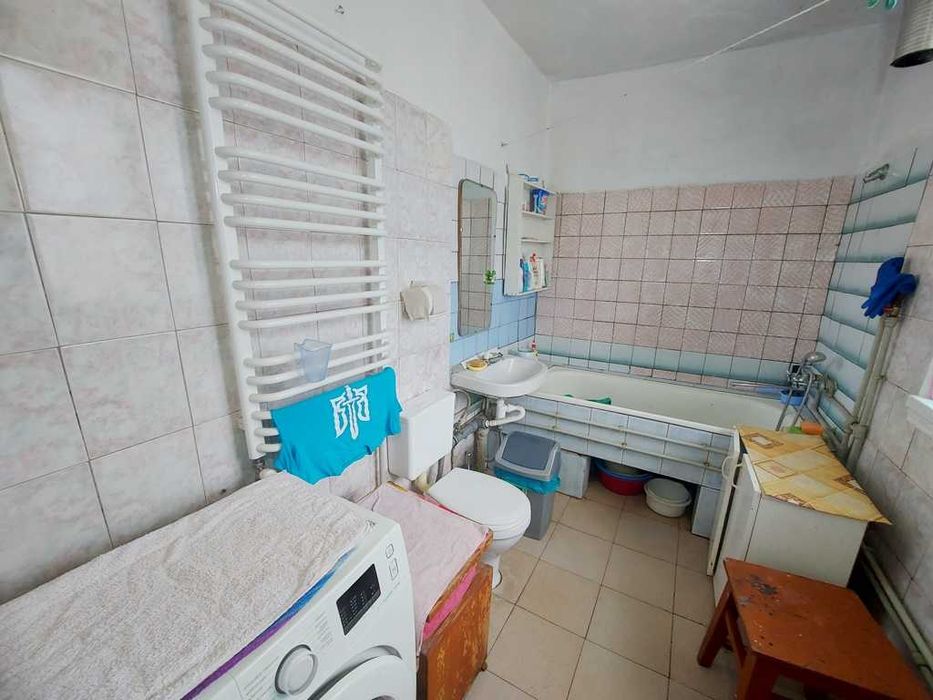 Продається добротний житловий будинок в центр. частині  м.Стрий...