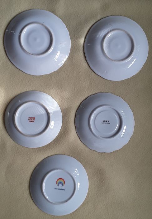 Pires ou pratos pequenos em loiça para colecção