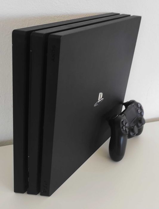Playstation 4 Pro - Desbloqueada - 1TB -Excelente