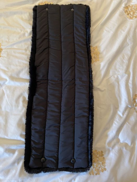 Gola em pêlo preto da Zara