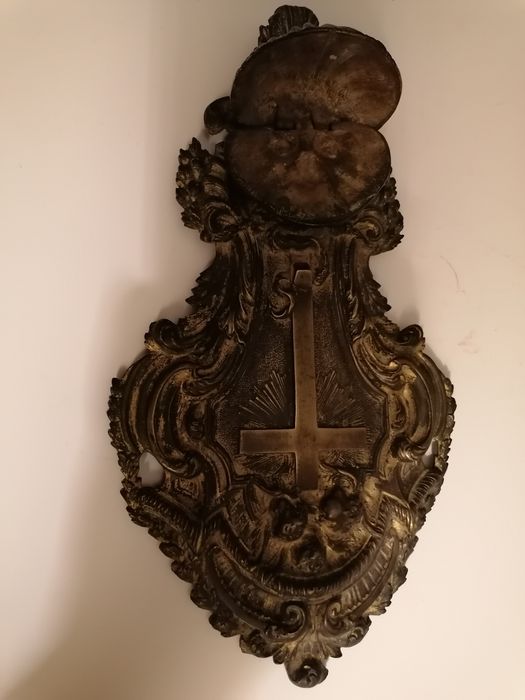 Fonte de parede de Água Benta em bronze Benfica • OLX.pt