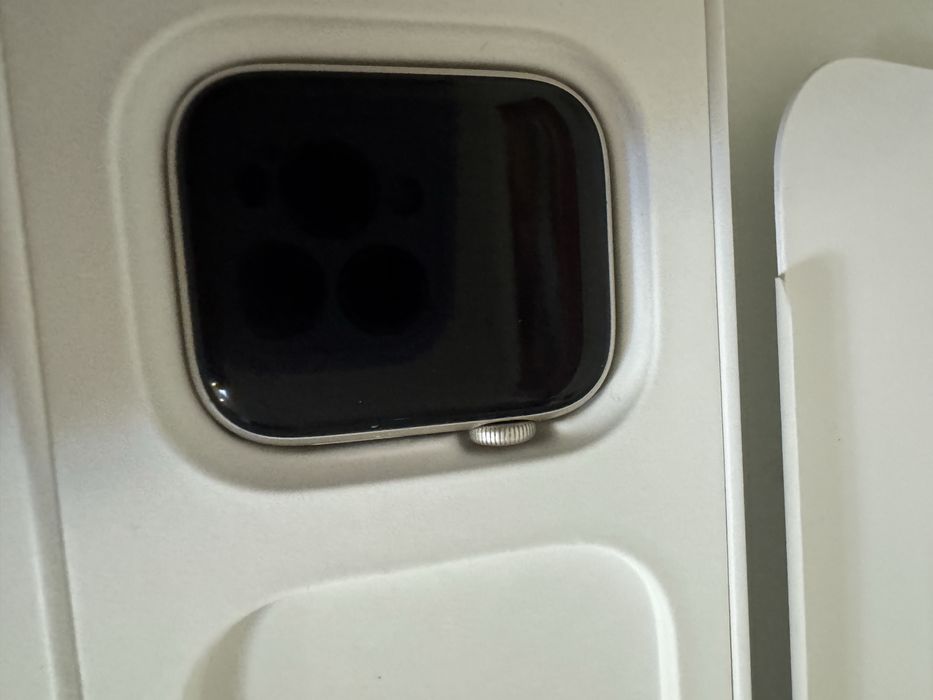 Продаю Apple Watch SE 2 44 мм GPS (Starlight) .