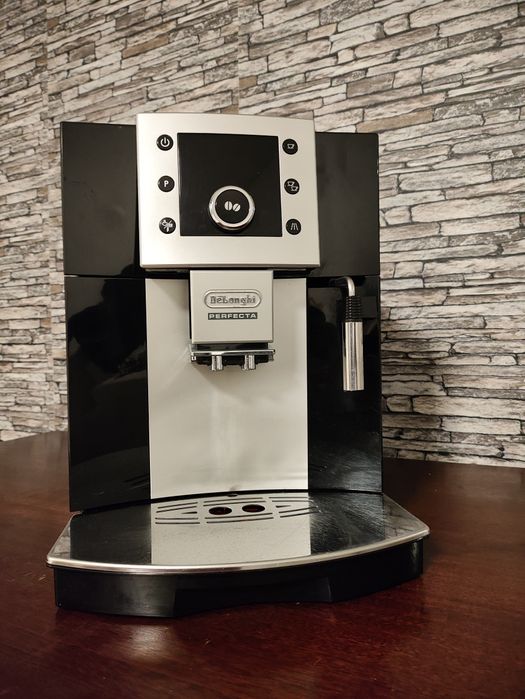 Кавомашина в Кожен Дім ® Delonghi Perfekta ESAM 5400