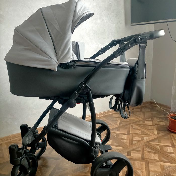 Продам дитячу коляску