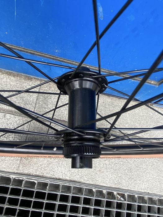 Komplet kót syncros + opony SCHWALBE G-One Allround
