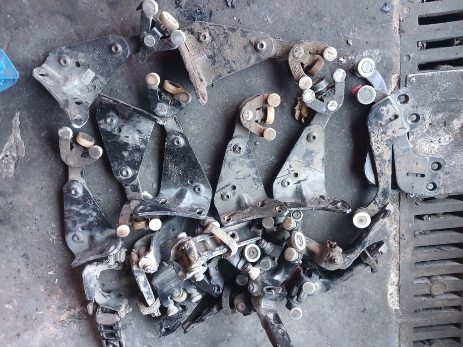 Роліки бокових  дверей Volkswagen T5