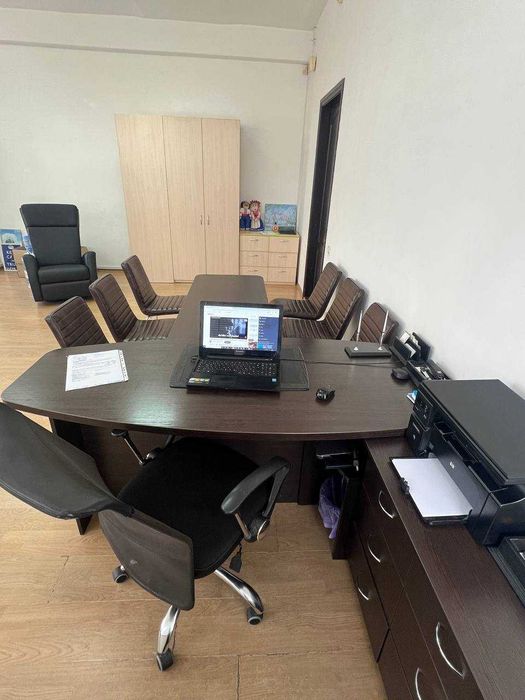 Гарнітур стіл керівника та стіл для переговорів разом зі стільцями