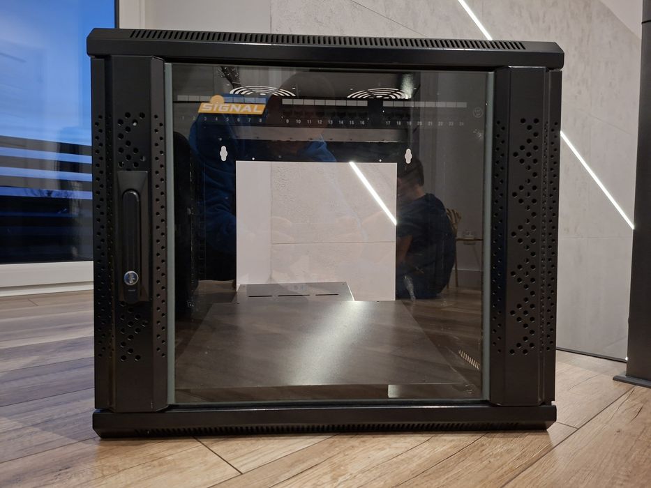 Szafka Rack, szafa internetowa, patchpanel