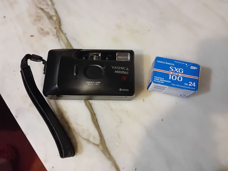 Câmara Fotográfica Antiga Yashica MiniTec c/Avaria