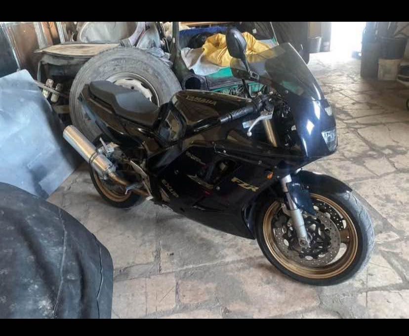 Yamaha FZR 1000 exup Génesis