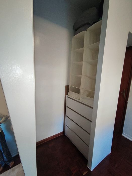 Quarto mobilado em apartamento no centro de Almada– Despesas Incluídas