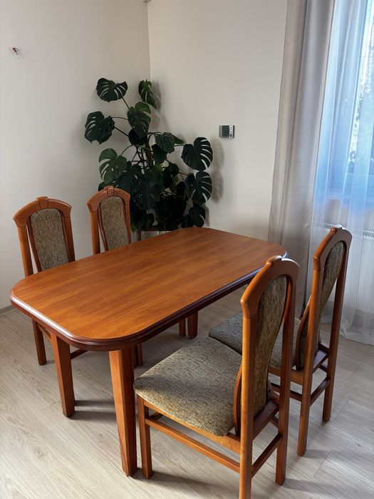 Stół i 4 krzesla