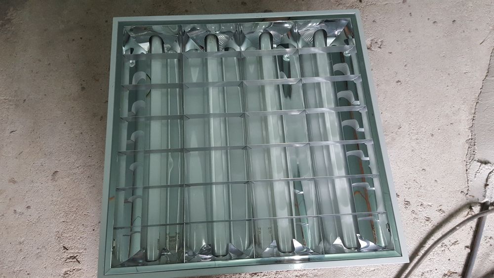 Armaduras fluorescentes 4×18w possível adaptar para led