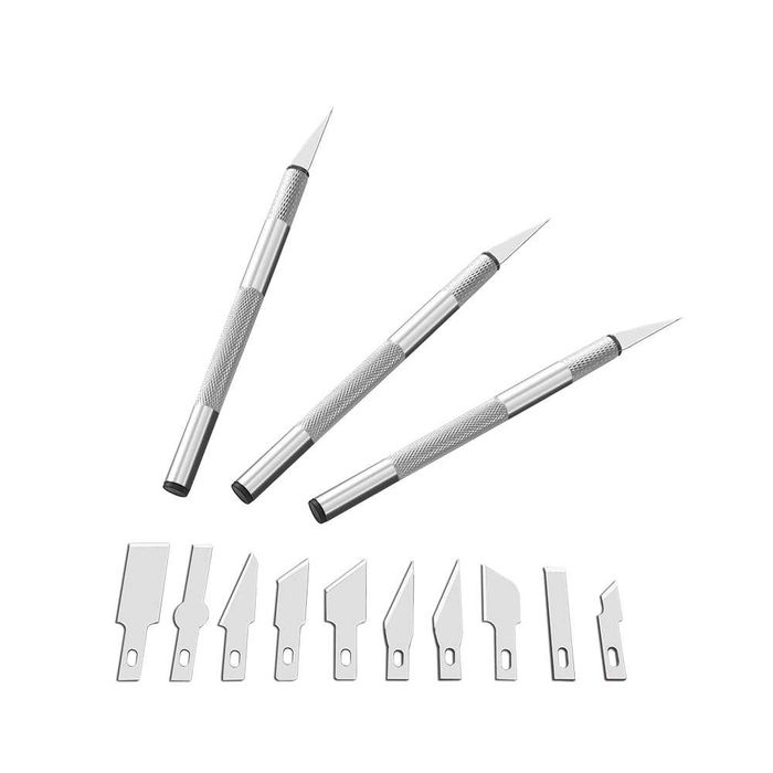 Набор из трёх скальпелей ножей с разными лезвиями в боксе