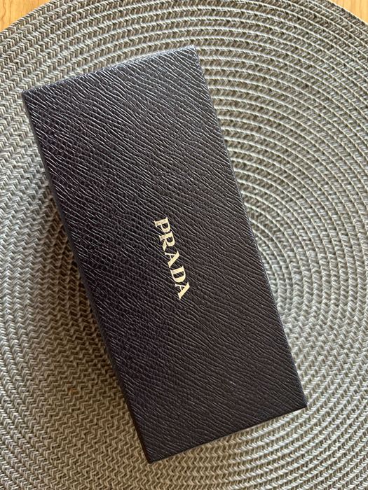 Солнцезащитные очки prada