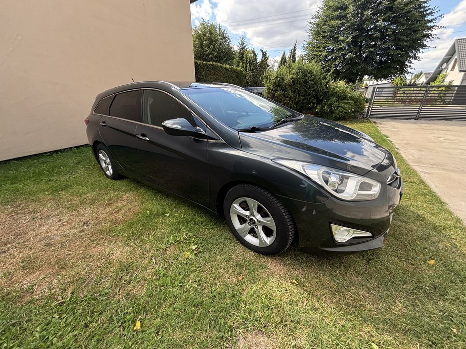 Hyundai i40 Kombi 1.6 Benzyna 2012 | Navi | Kamera | Hak | Czujniki