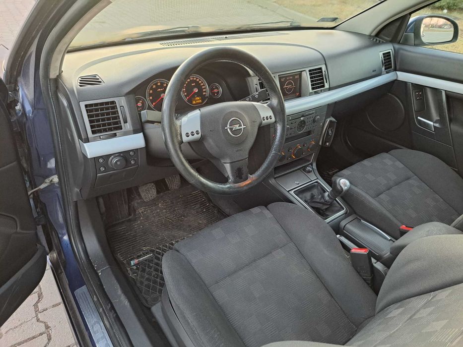 - - Opel Vectra - -