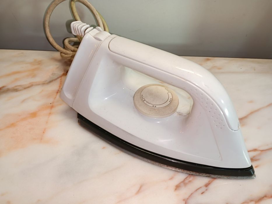 Ferro de engomar marca MOULINEX  a funcionar perfeitamente