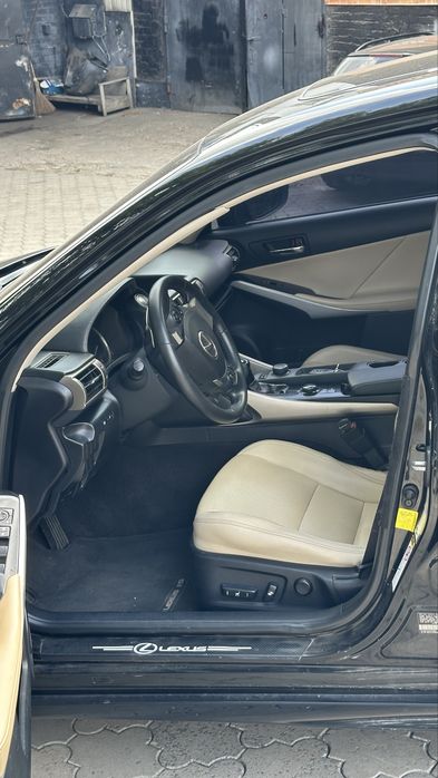 lexus is 250 2013року