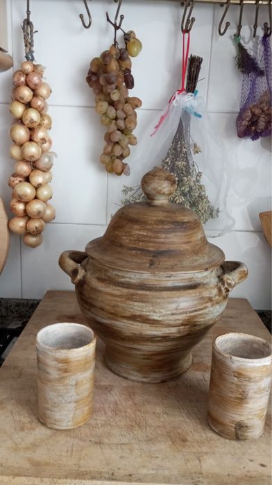 Pote  de ceramica com 2 copos